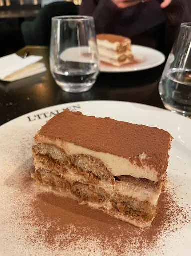 Tiramisu maison au mascarpone - Dessert italien authentique L'Italien Tholonet