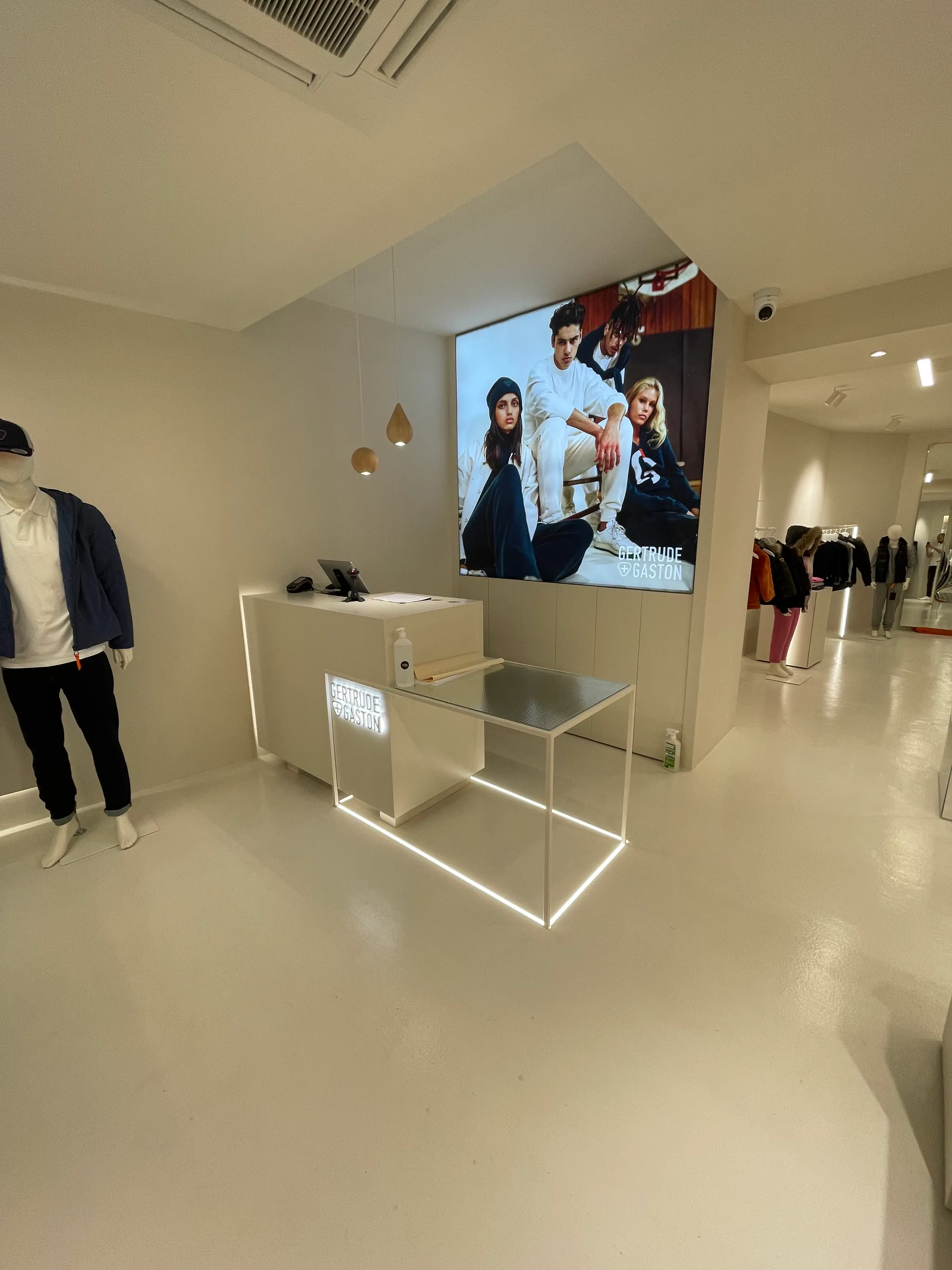 Showroom photo 7