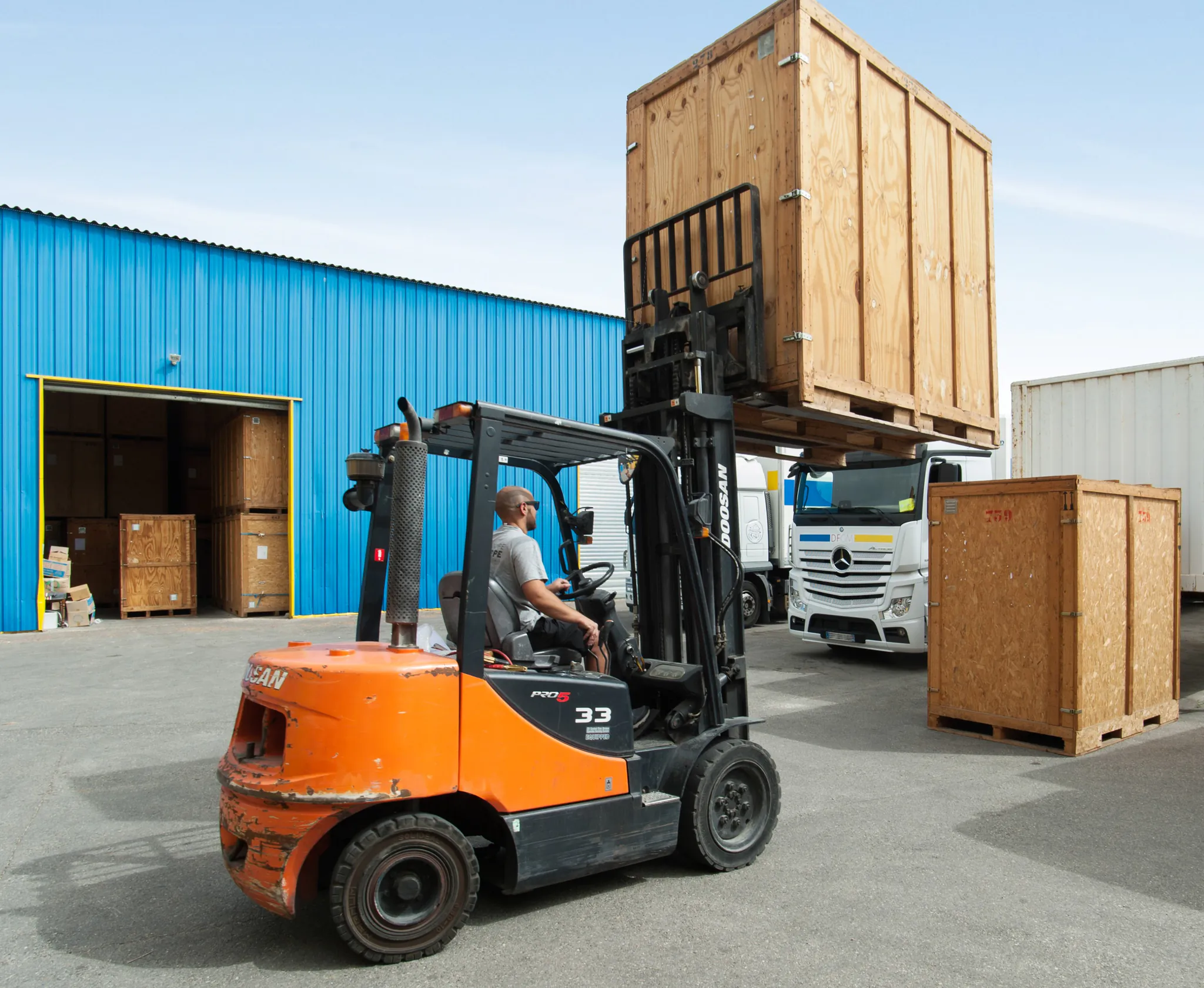 Rangement organisé dans le garde-meubles Millot Déménagements